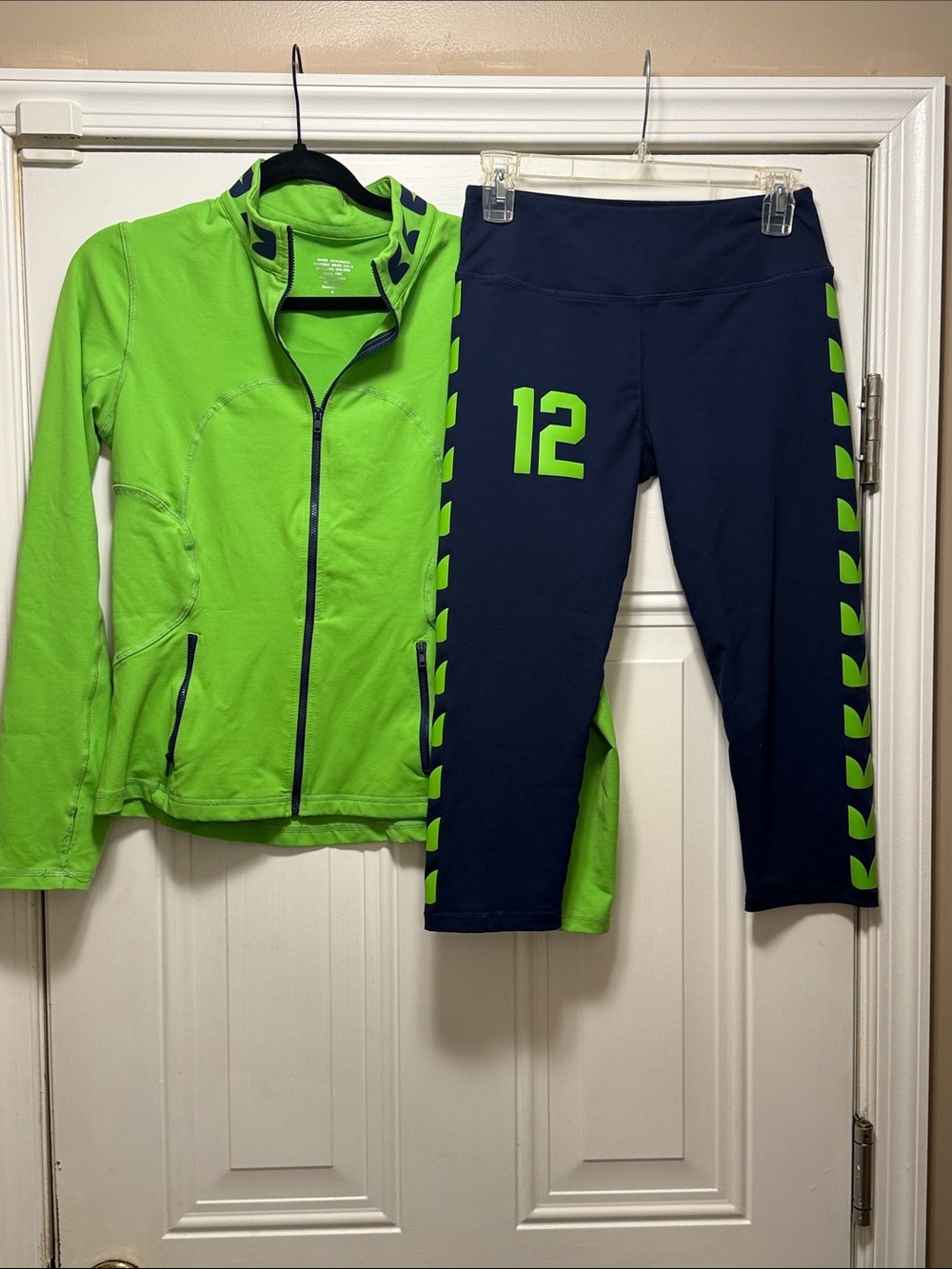 Seattle Seahawks Women’s matching set jacket and capri leggings size medium